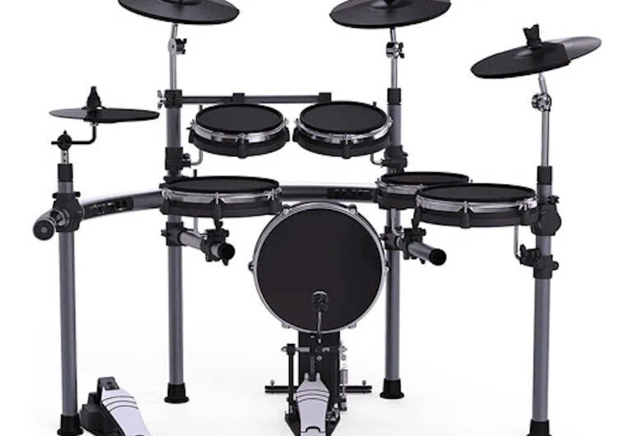 Bộ trống điện tử với pad và cymbal cao su trên giá đỡ
